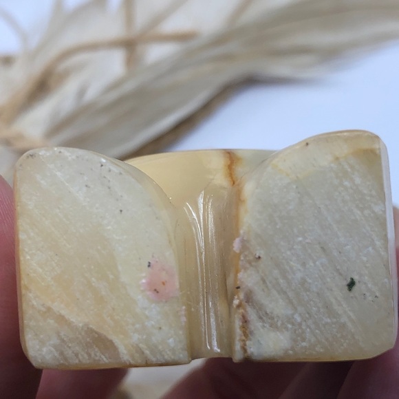 Solid Stone Agate Owl Carving in Cream and Brown - Picture 9 of 10